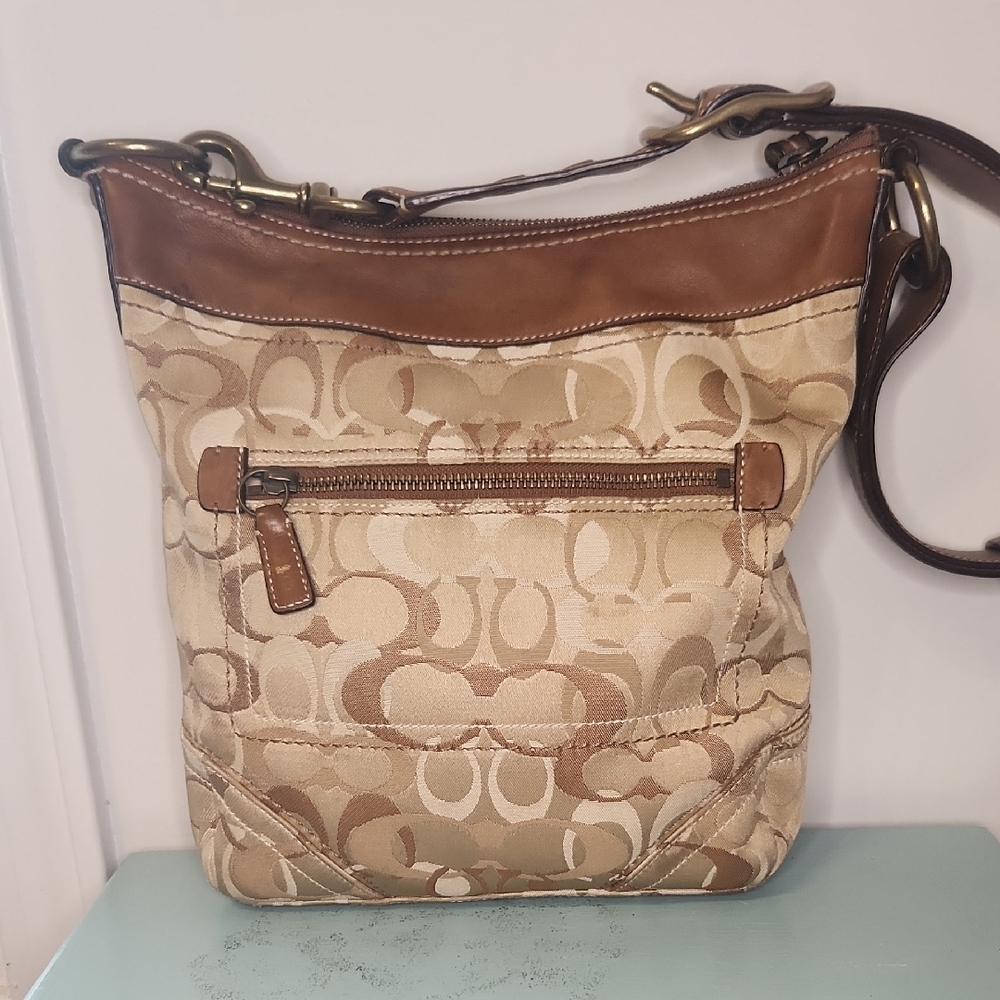 Stylish Tan and Brown Shoulder Bag - Picture 6 of 16